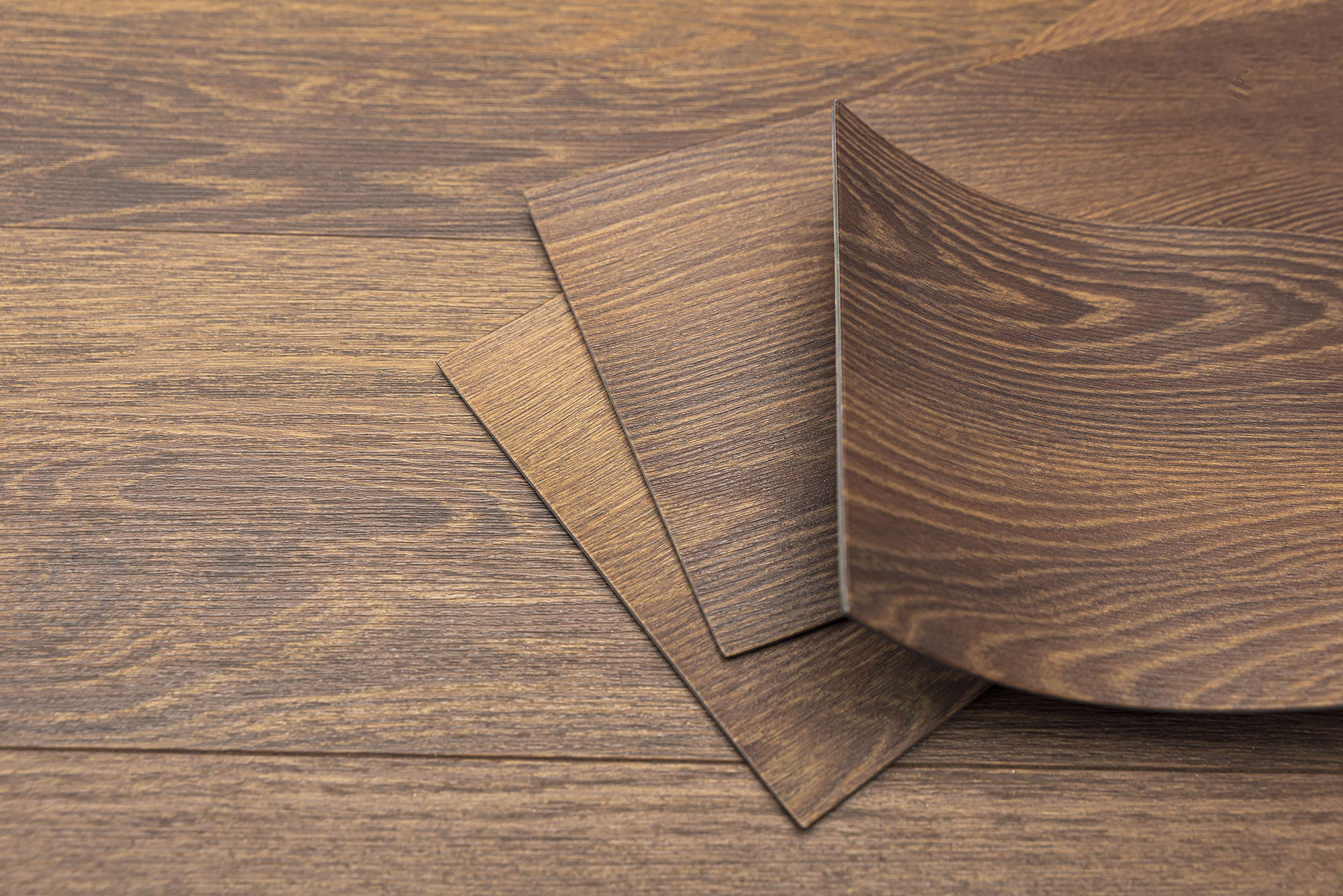 Пол из крафтовой бумаги. Пол из фанеры. The floor is brown. Пол в бумажном доме. Стена и пол.